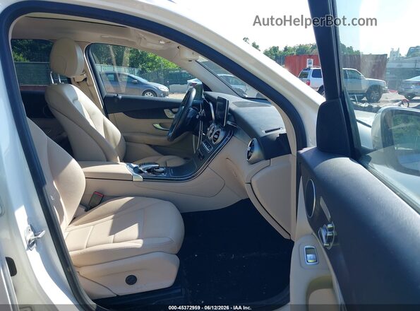 WDC0G4KBXGF075694 2016 MERCEDES-BENZ GLC 300 White Front interior view