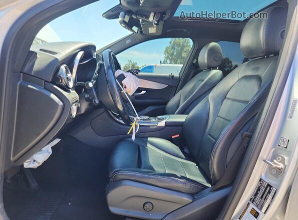 WDC0G4KBXHF133420 2017 MERCEDES-BENZ GLC-CLASS Серебряный Вид салона спереди
