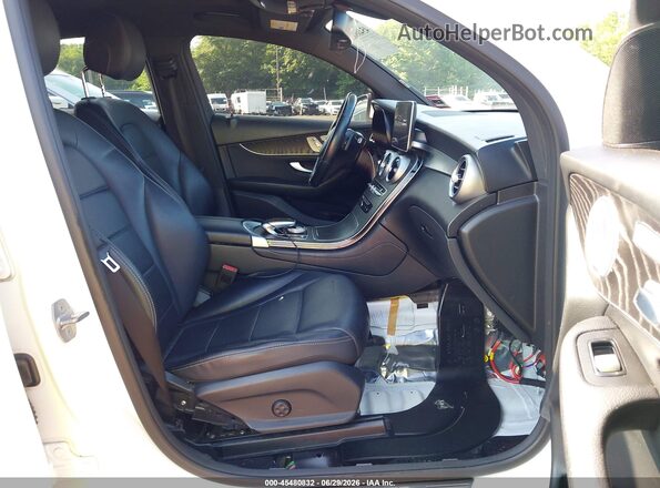 WDC0J4KB2JF389932 2018 MERCEDES-BENZ GLC 300 COUPE White Вид салону спереду
