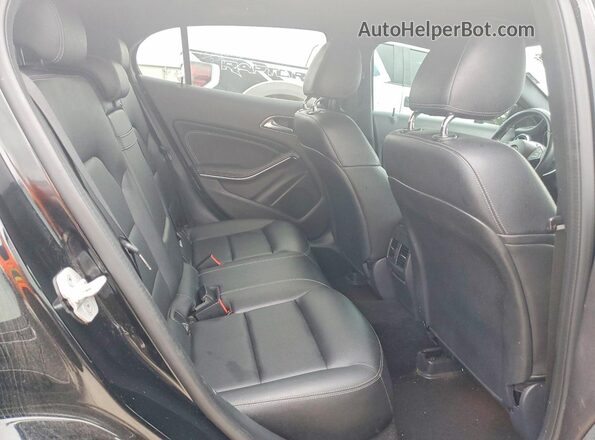 WDCTG4EB0JJ455317 2018 MERCEDES-BENZ GLA Black Rear interior view