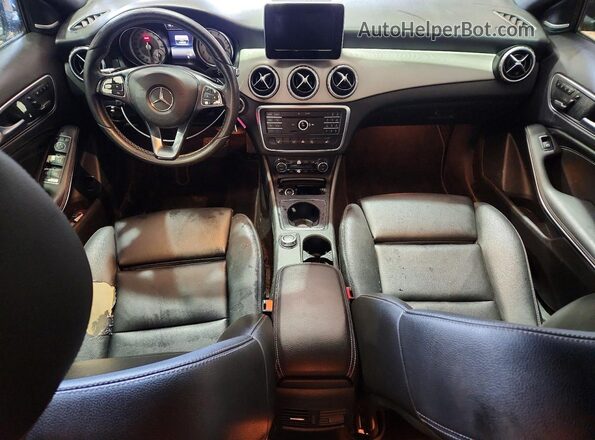 WDCTG4EB1HJ296298 2017 MERCEDES-BENZ GLA Black Widok deski rozdzielczej