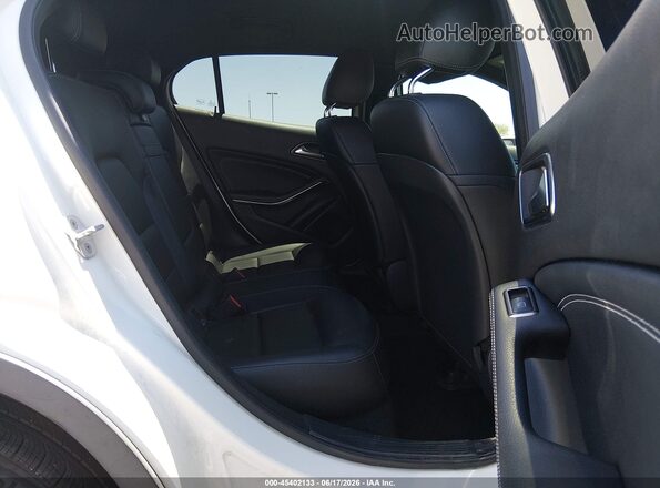 WDCTG4EB1JJ443838 2018 MERCEDES-BENZ GLA 250 White VIN კოდის სტიკერის ხედი