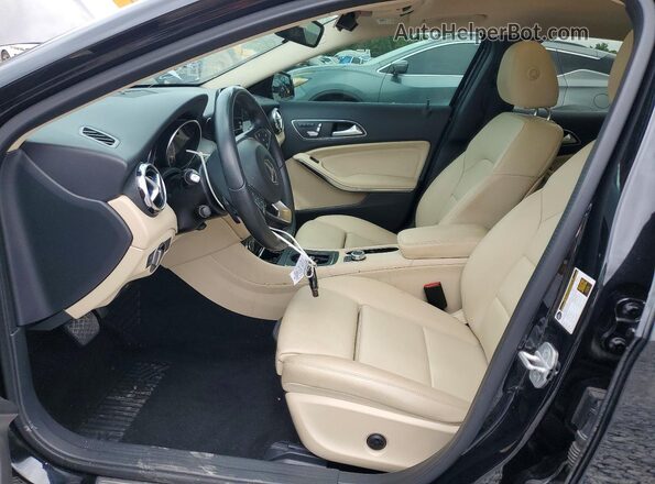 WDCTG4EB2JJ435246 2018 MERCEDES-BENZ GLA Black Widok wnętrza z przodu