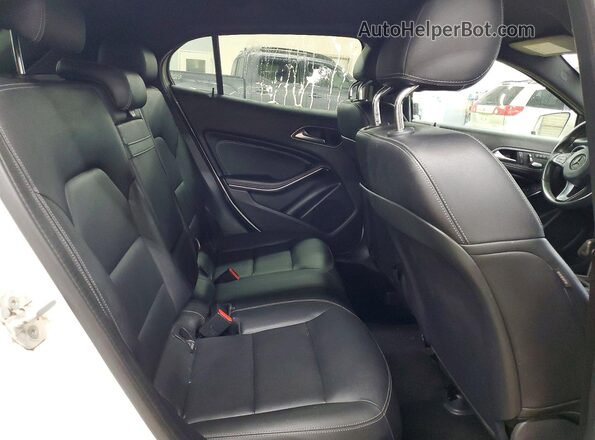 WDCTG4EB2JJ445033 2018 MERCEDES-BENZ GLA White Vista interior trasera