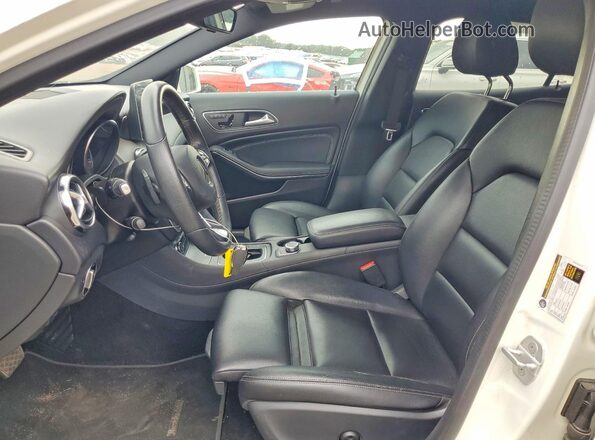 WDCTG4EB2JJ445033 2018 MERCEDES-BENZ GLA White Vista interior delantera