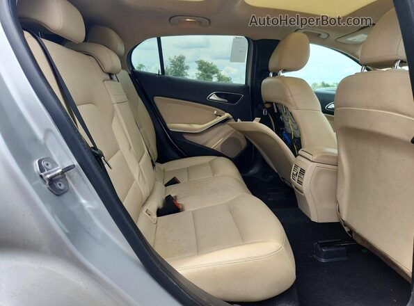 WDCTG4EB2JJ474323 2018 MERCEDES-BENZ GLA Серебряный 