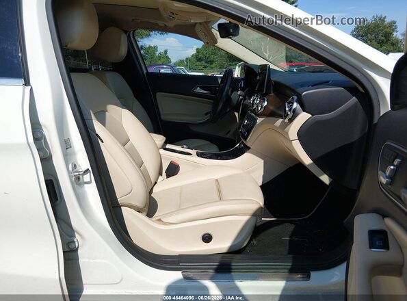 WDCTG4EB3JJ451228 2018 MERCEDES-BENZ GLA 250 White Front interior view