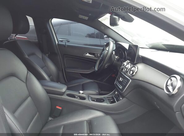 WDCTG4EB3JJ467221 2018 MERCEDES-BENZ GLA 250 Белый Вид салона спереди
