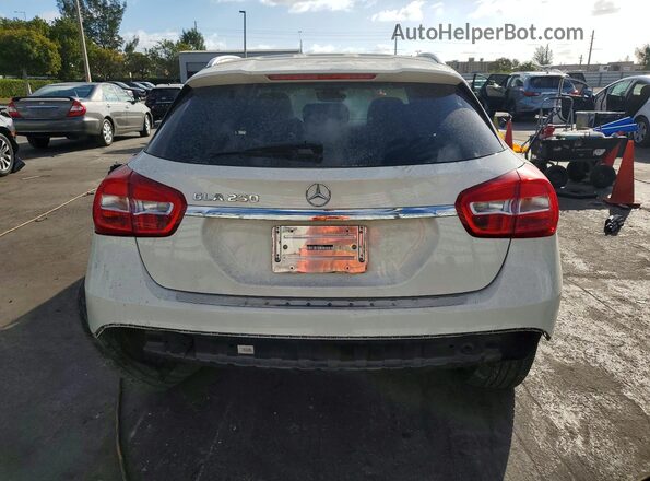 WDCTG4EB3JJ468580 2018 MERCEDES-BENZ GLA White Rear view
