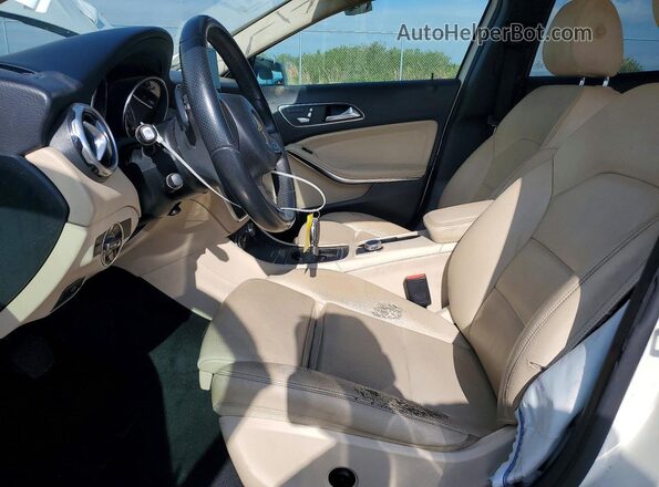 WDCTG4EB3JJ468580 2018 MERCEDES-BENZ GLA White Front interior view