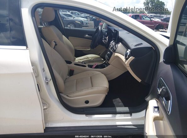 WDCTG4EB4JJ452212 2018 MERCEDES-BENZ GLA 250 White Front interior view