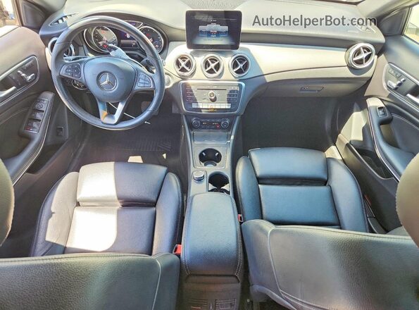 WDCTG4EB4LJ667642 2020 MERCEDES-BENZ GLA White Widok deski rozdzielczej