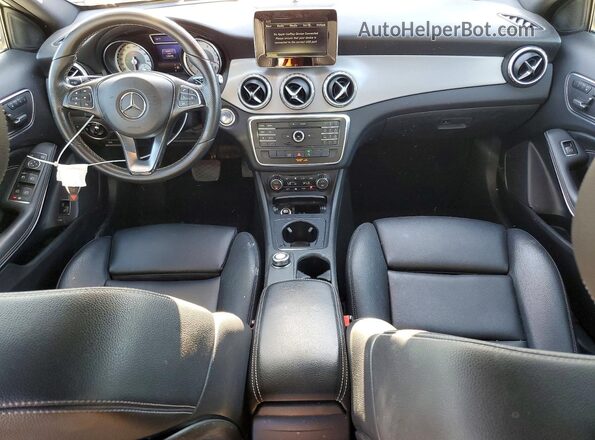 WDCTG4EB5HJ299009 2017 MERCEDES-BENZ GLA White Вид панелі приладів