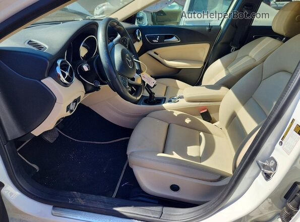 WDCTG4EB6JJ515195 2018 MERCEDES-BENZ GLA White Front interior view