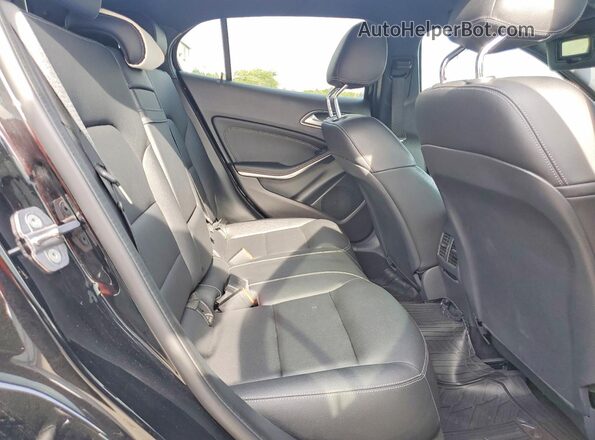 WDCTG4EB8KU015748 2019 MERCEDES-BENZ GLA Black Rear interior view