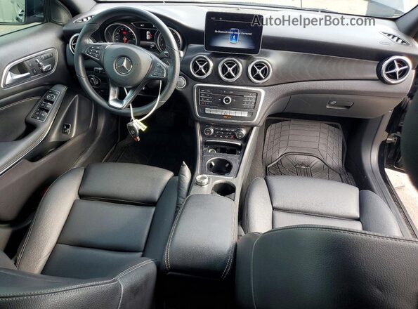 WDCTG4EB8KU015748 2019 MERCEDES-BENZ GLA Black Dashboard view