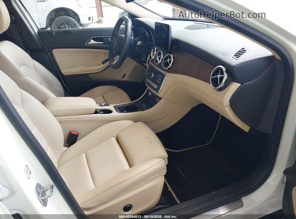 WDCTG4EB9KU018934 2019 MERCEDES-BENZ GLA 250 Белый Вид салона спереди