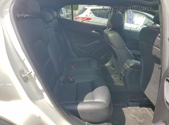 WDCTG4EBXGJ230105 2016 MERCEDES-BENZ GLA White Հետևի նստատեղերի տեսք