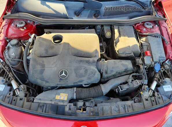 WDCTG4EBXHJ293500 2017 MERCEDES-BENZ GLA Красный 