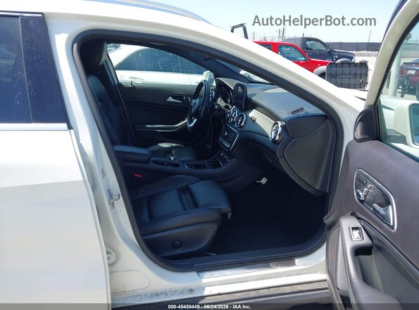 WDCTG4GB0JJ415459 2018 MERCEDES-BENZ GLA 250 White წინა სალონის ხედი
