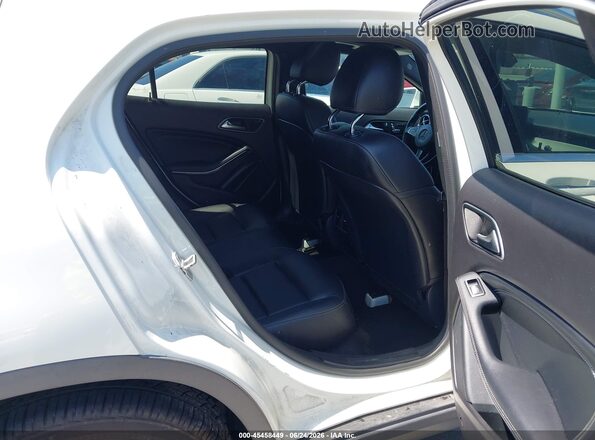 WDCTG4GB0JJ415459 2018 MERCEDES-BENZ GLA 250 White VIN კოდის სტიკერის ხედი
