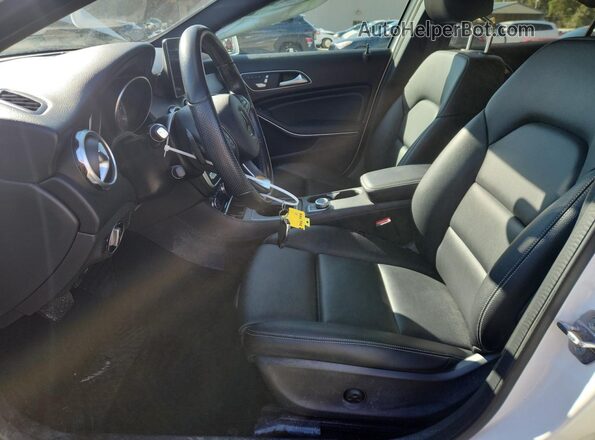 WDCTG4GB2KU018920 2019 MERCEDES-BENZ GLA White Սալոնի դիմացի տեսք