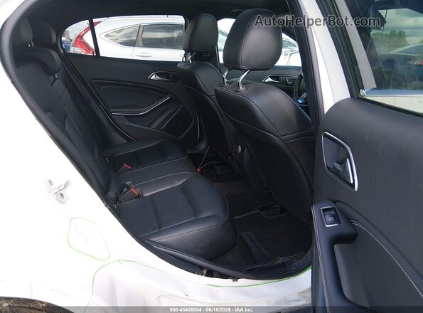 WDCTG4GB4JJ430322 2018 MERCEDES-BENZ GLA 250 White VIN კოდის სტიკერის ხედი