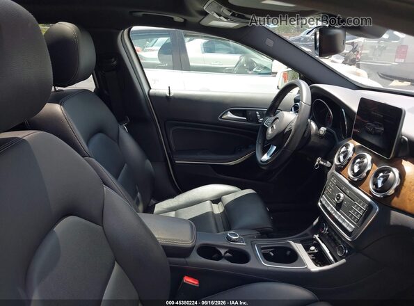 WDCTG4GB4JJ488513 2018 MERCEDES-BENZ GLA 250 White Vista interior delantera