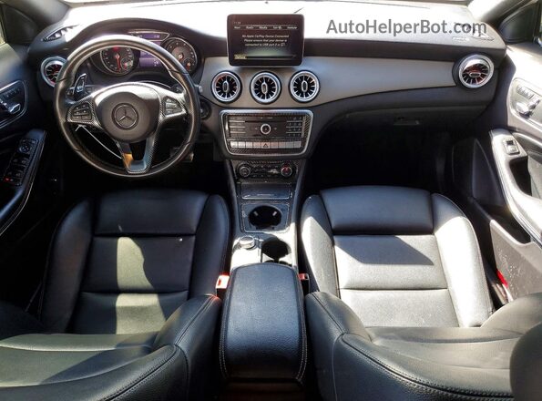 WDCTG4GB6JJ519146 2018 MERCEDES-BENZ GLA White Vista del salpicadero