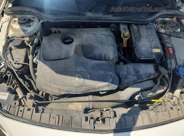 WDCTG4GBXGJ230070 2016 MERCEDES-BENZ 300 White Widok wnętrza z tyłu