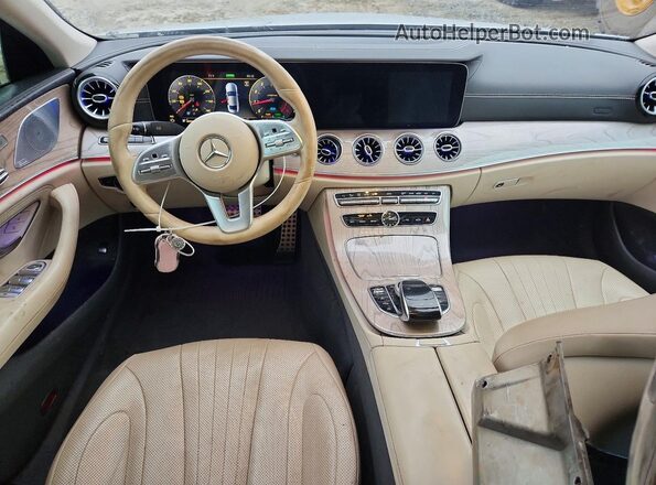 WDD2J5JB9KA027722 2019 MERCEDES-BENZ CLS-CLASS Silver Առջևի վահանակի տեսք