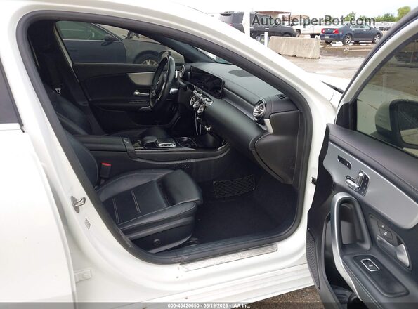 WDD3G4EB5KW017831 2019 MERCEDES-BENZ A 220 White Vista interior delantera