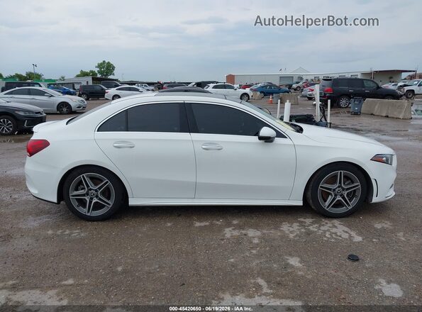 WDD3G4EB5KW017831 2019 MERCEDES-BENZ A 220 White Vista interior trasera