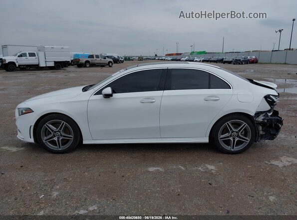 WDD3G4EB5KW017831 2019 MERCEDES-BENZ A 220 White Vista interior de 360 grados