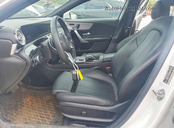 WDD3G4EB9LW039462 2020 MERCEDES-BENZ A Белый Вид салона спереди