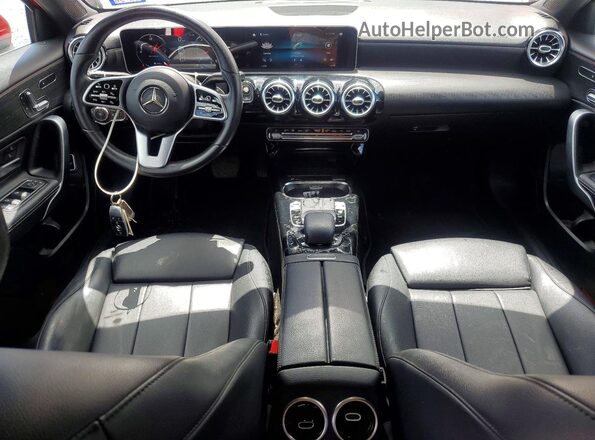 WDD3G4EBXKW015802 2019 MERCEDES-BENZ A-CLASS Red Vista del salpicadero