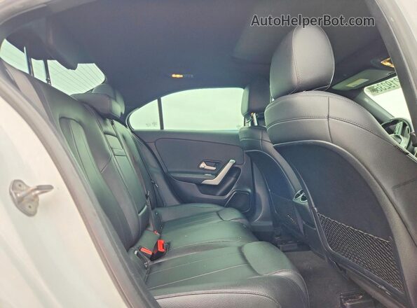 WDD3G4EBXKW026833 2019 MERCEDES-BENZ A Белый Вид задних сидений