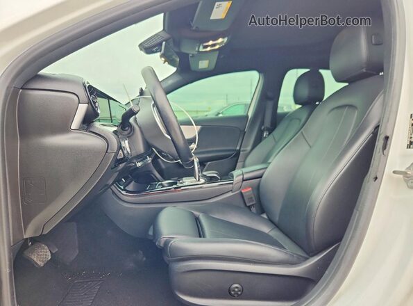 WDD3G4EBXKW026833 2019 MERCEDES-BENZ A Белый Вид салона спереди