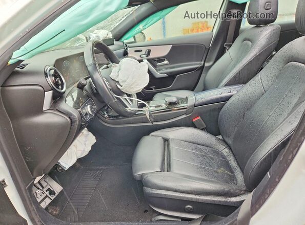 WDD3G4FB5KW024941 2019 MERCEDES-BENZ A White Вид салону спереду