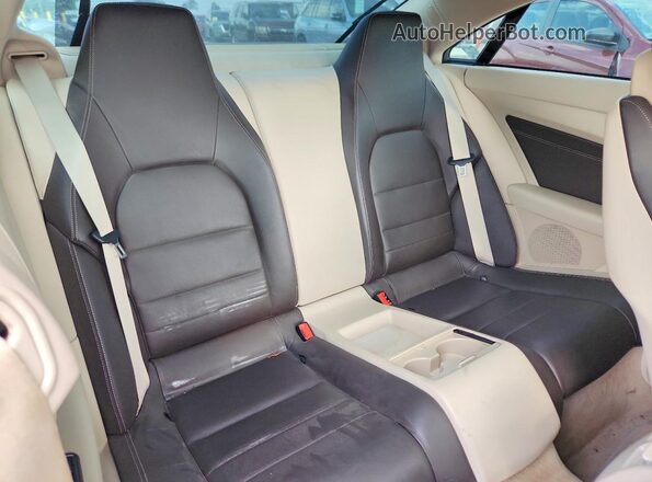 WDDKJ6FB1GF325870 2016 MERCEDES-BENZ E White Vista de los asientos traseros