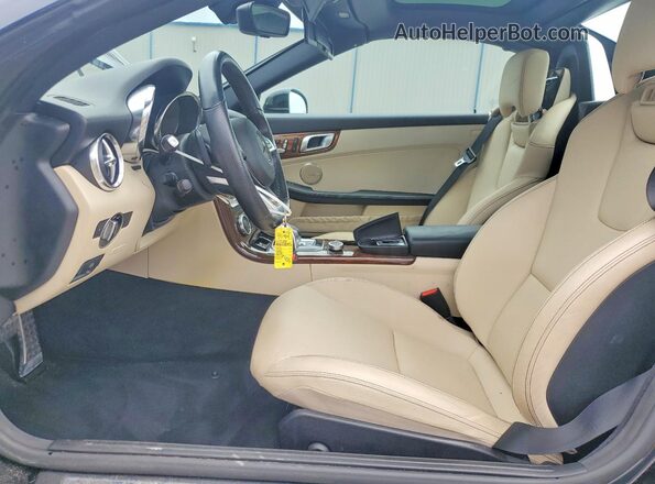WDDPK3JA6JF155982 2018 MERCEDES-BENZ SLC Black Front interior view