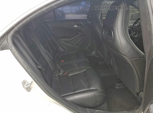 WDDSJ4EB0GN358533 2016 MERCEDES-BENZ CLA-CLASS White Հետևի նստատեղերի տեսք