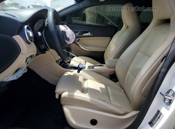 WDDSJ4EB0JN639898 2018 MERCEDES-BENZ CLA-CLASS White Widok wnętrza z przodu