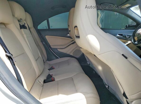 WDDSJ4EB0JN639898 2018 MERCEDES-BENZ CLA-CLASS White Widok tylnych siedzeń