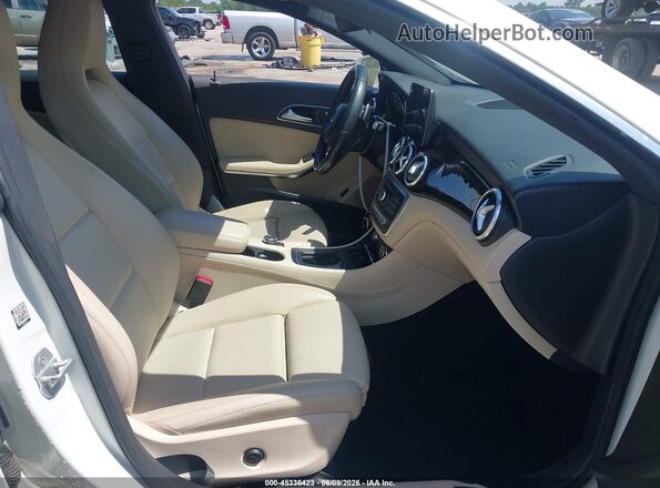 WDDSJ4EB2JN549734 2018 MERCEDES-BENZ CLA 250 White Vista interior delantera