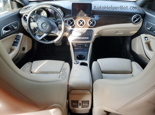 WDDSJ4EB2JN560989 2018 MERCEDES-BENZ CLA-CLASS Black Vista del salpicadero