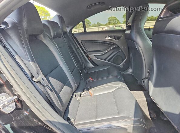WDDSJ4EB2JN643189 2018 MERCEDES-BENZ CLA-CLASS Black Widok tylnych siedzeń