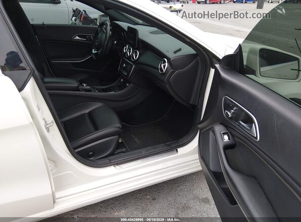 WDDSJ4EB4JN517092 2018 MERCEDES-BENZ CLA 250 White Սալոնի դիմացի տեսք