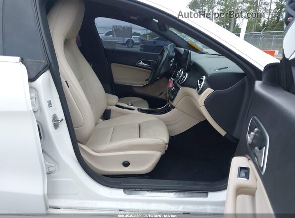 WDDSJ4EB4KN741139 2019 MERCEDES-BENZ CLA 250 Белый Вид салона спереди