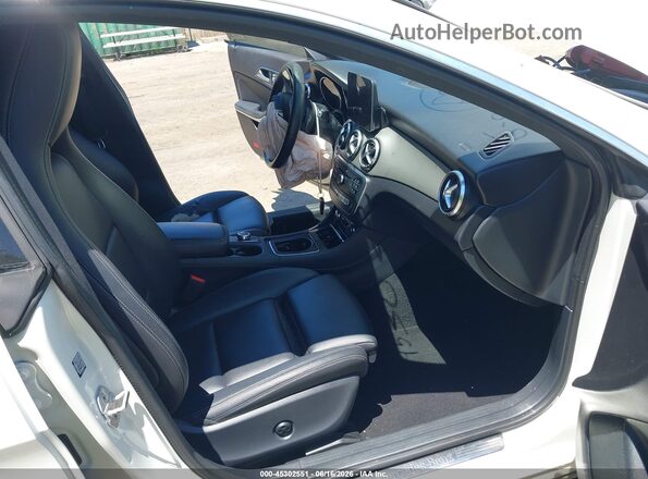 WDDSJ4EB5JN531793 2018 MERCEDES-BENZ CLA 250 Белый Вид салона спереди
